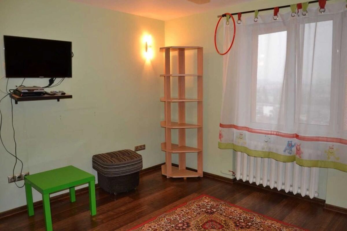 Сдам квартиру 2 комнаты, 71 m², 14 эт./20 этажей. 8, Дарницкий 8, Киев. 