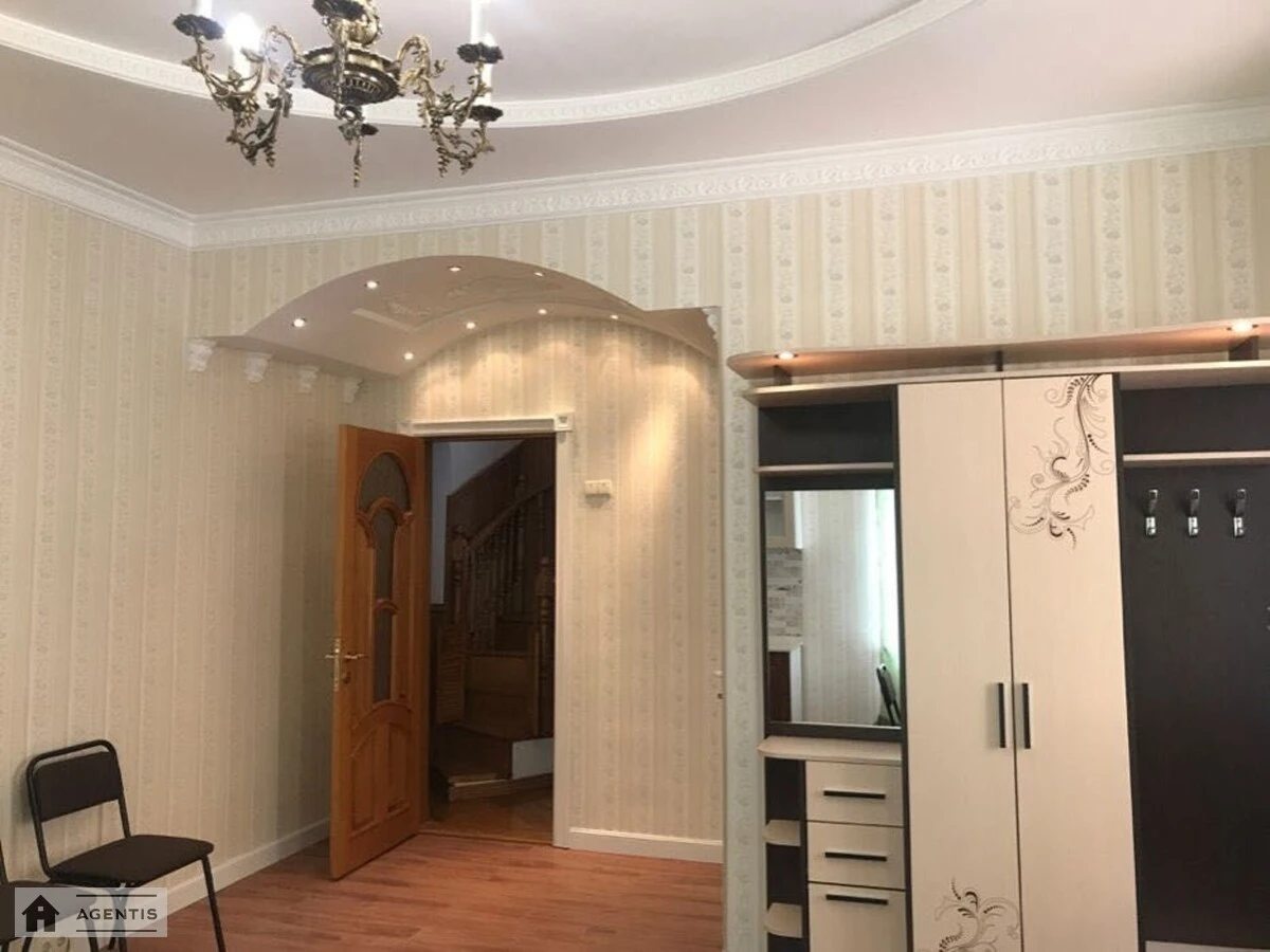 Сдам квартиру 2 комнаты, 95 m², 2 эт./2 этажа. Івана Сірка вул., Киев. 