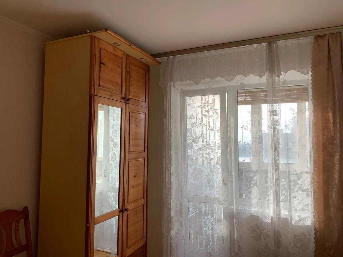 Сдам квартиру 3 комнаты, 68 m², 18 эт./18 этажей. 25, Академіка Єфремова вул. (Командарма Уборевича), Киев. 