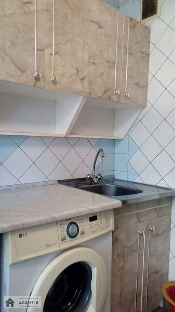 Apartment for rent 1 room, 42 m², 2nd fl./2 floors. 4, Bohdana Havrylyshyna vul. Vandy Vasylevskoyi, Kyiv. 