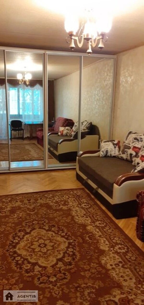 Apartment for rent 1 room, 42 m², 2nd fl./2 floors. 4, Bohdana Havrylyshyna vul. Vandy Vasylevskoyi, Kyiv. 