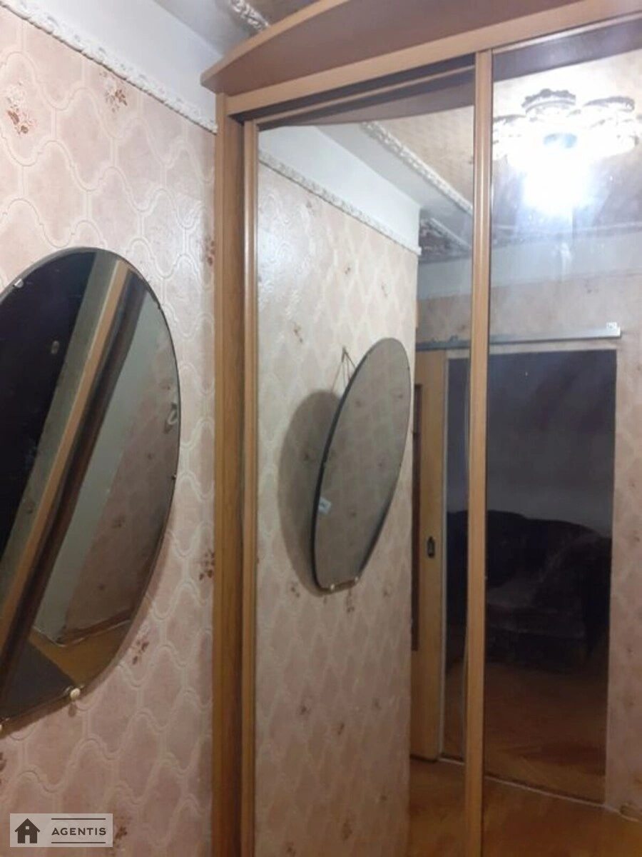 Здам квартиру 1 кімната, 42 m², 2 пов./2 поверхи. 4, Богдана Гаврилишина вул. (Ванди Василевської), Київ. 