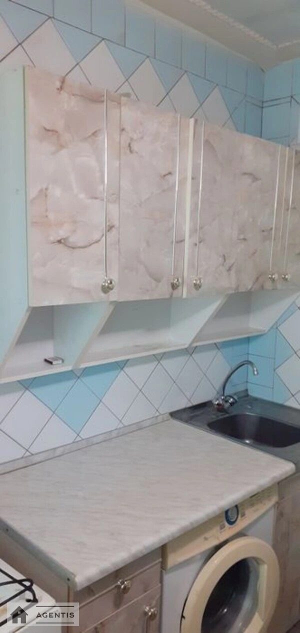 Здам квартиру 1 кімната, 42 m², 2 пов./2 поверхи. 4, Богдана Гаврилишина вул. (Ванди Василевської), Київ. 