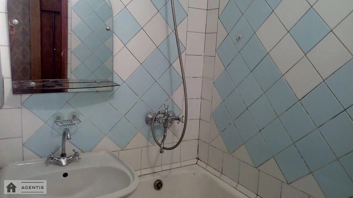 Здам квартиру 1 кімната, 42 m², 2 пов./2 поверхи. 4, Богдана Гаврилишина вул. (Ванди Василевської), Київ. 