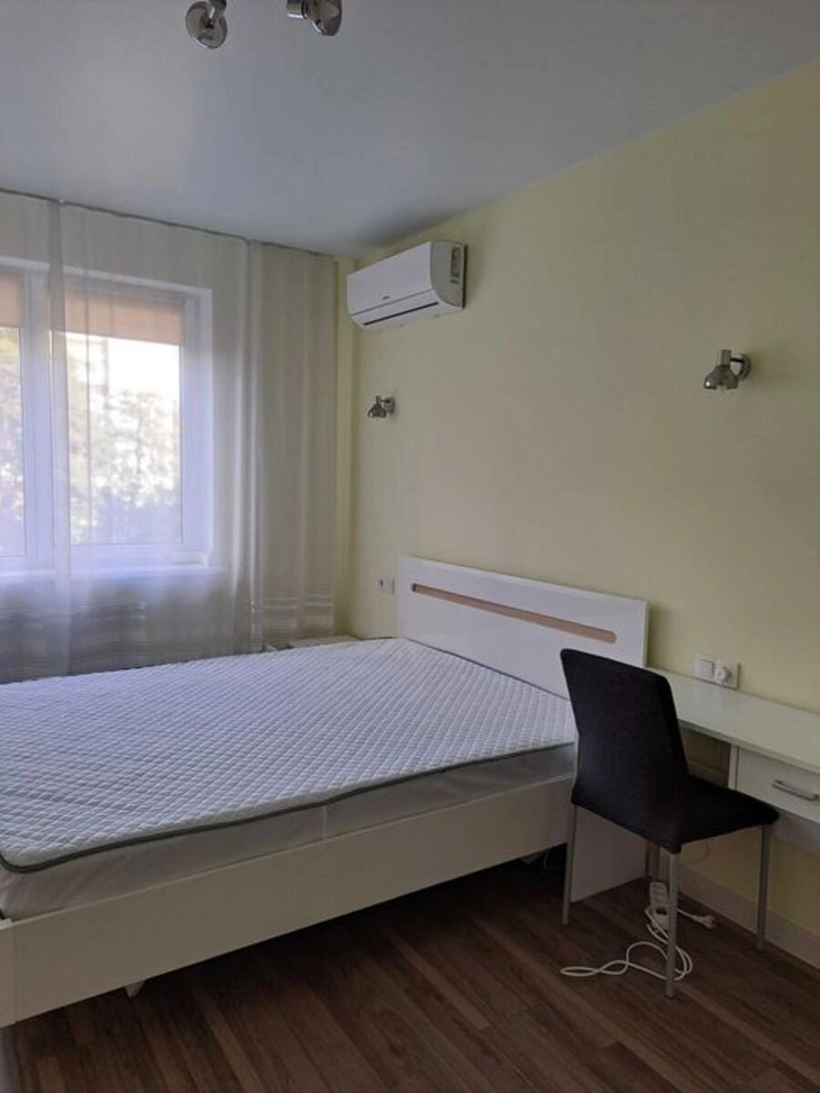 Здам квартиру 1 кімната, 42 m², 4 пов./11 поверхів. 15, Львівська 15, Київ. 