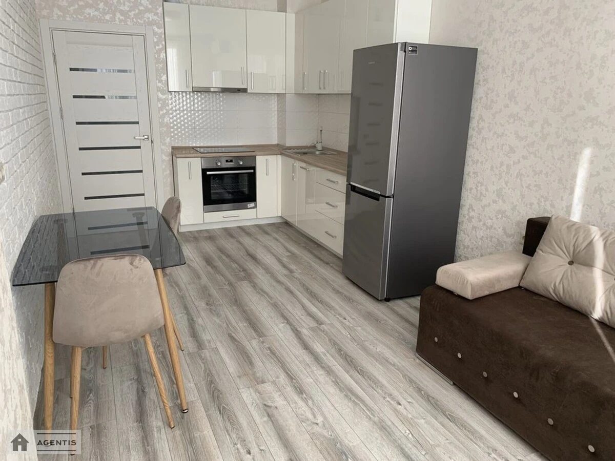 Сдам квартиру 1 комната, 50 m², 4 эт./25 этажей. 95, Голосеевская 95, Киев. 