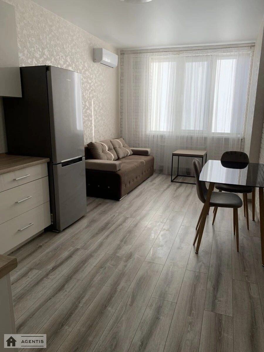 Сдам квартиру 1 комната, 50 m², 4 эт./25 этажей. 95, Голосеевская 95, Киев. 