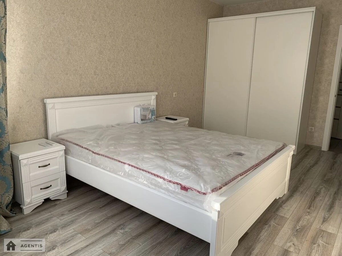 Сдам квартиру 1 комната, 50 m², 4 эт./25 этажей. 95, Голосеевская 95, Киев. 