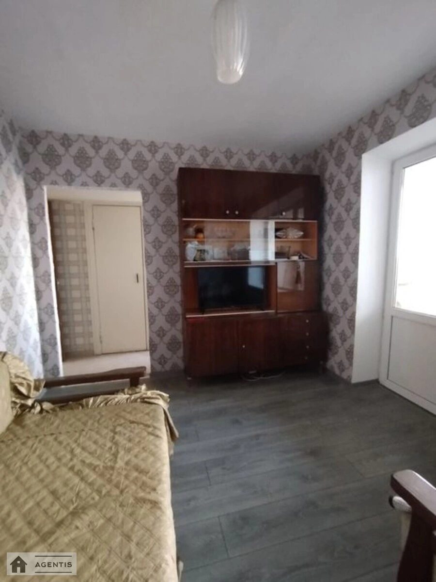 Сдам квартиру 2 комнаты, 45 m², 8 эт./12 этажей. Прафсоюзная, Киев. 