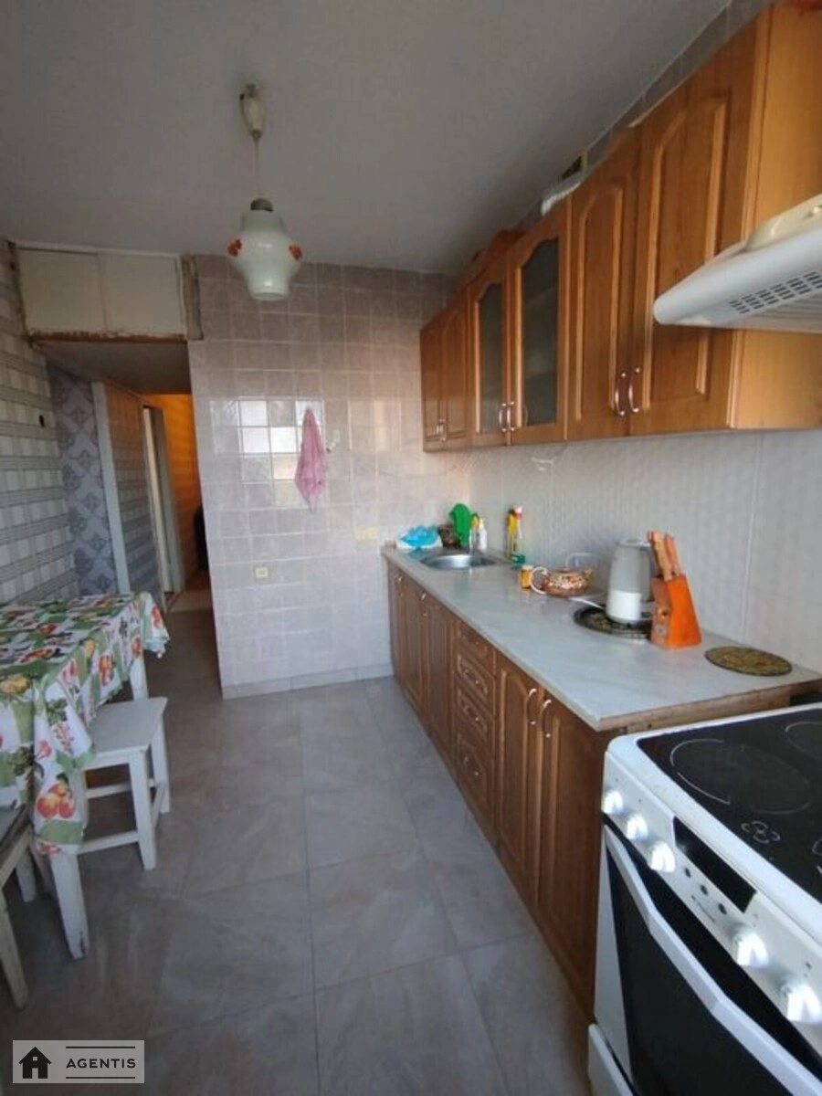 Сдам квартиру 2 комнаты, 45 m², 8 эт./12 этажей. Прафсоюзная, Киев. 