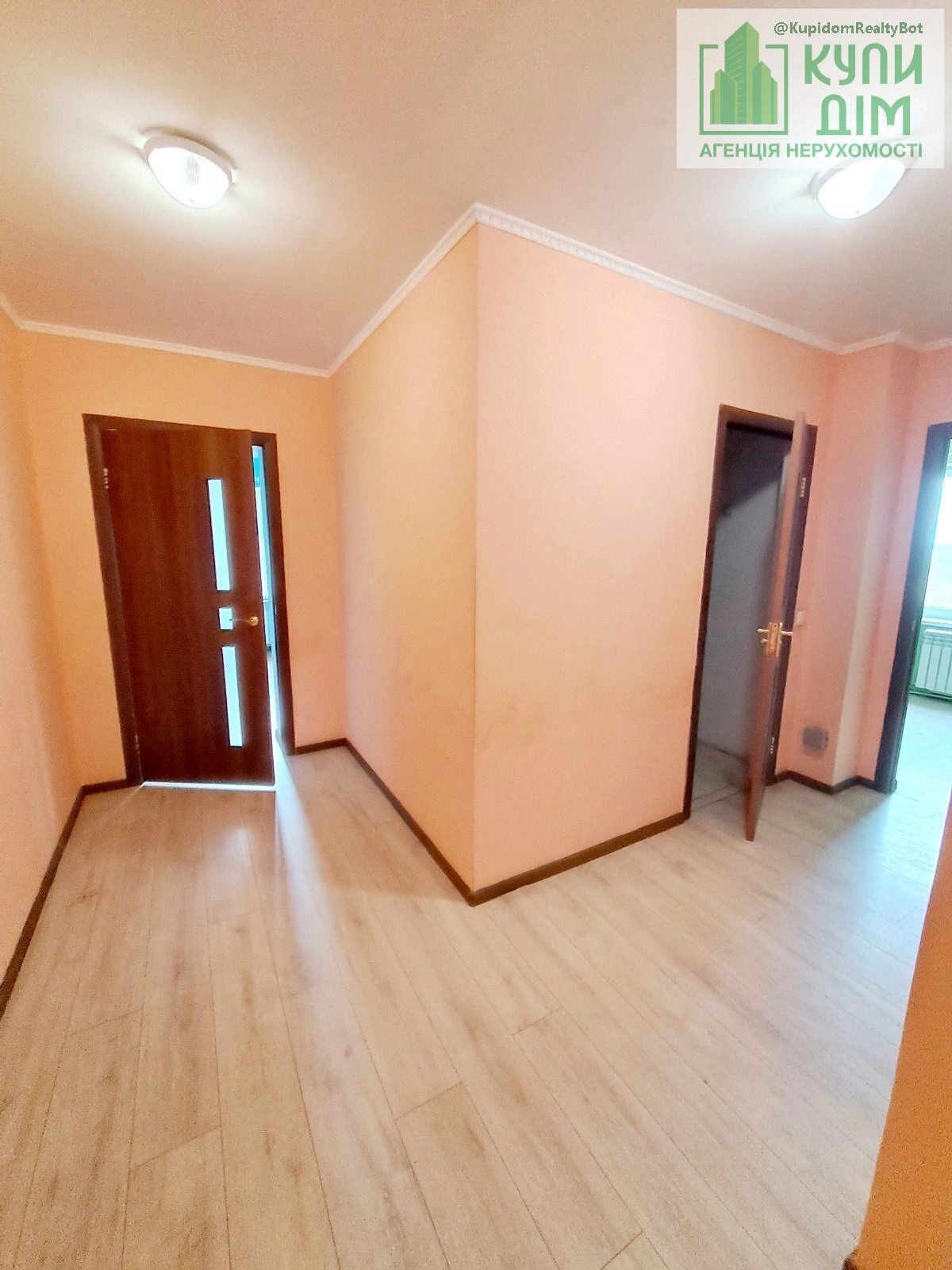 Apartments for sale 1 room, 40 m², 4th fl./9 floors. 24, Zhadova vul., Kropyvnytskyy. 