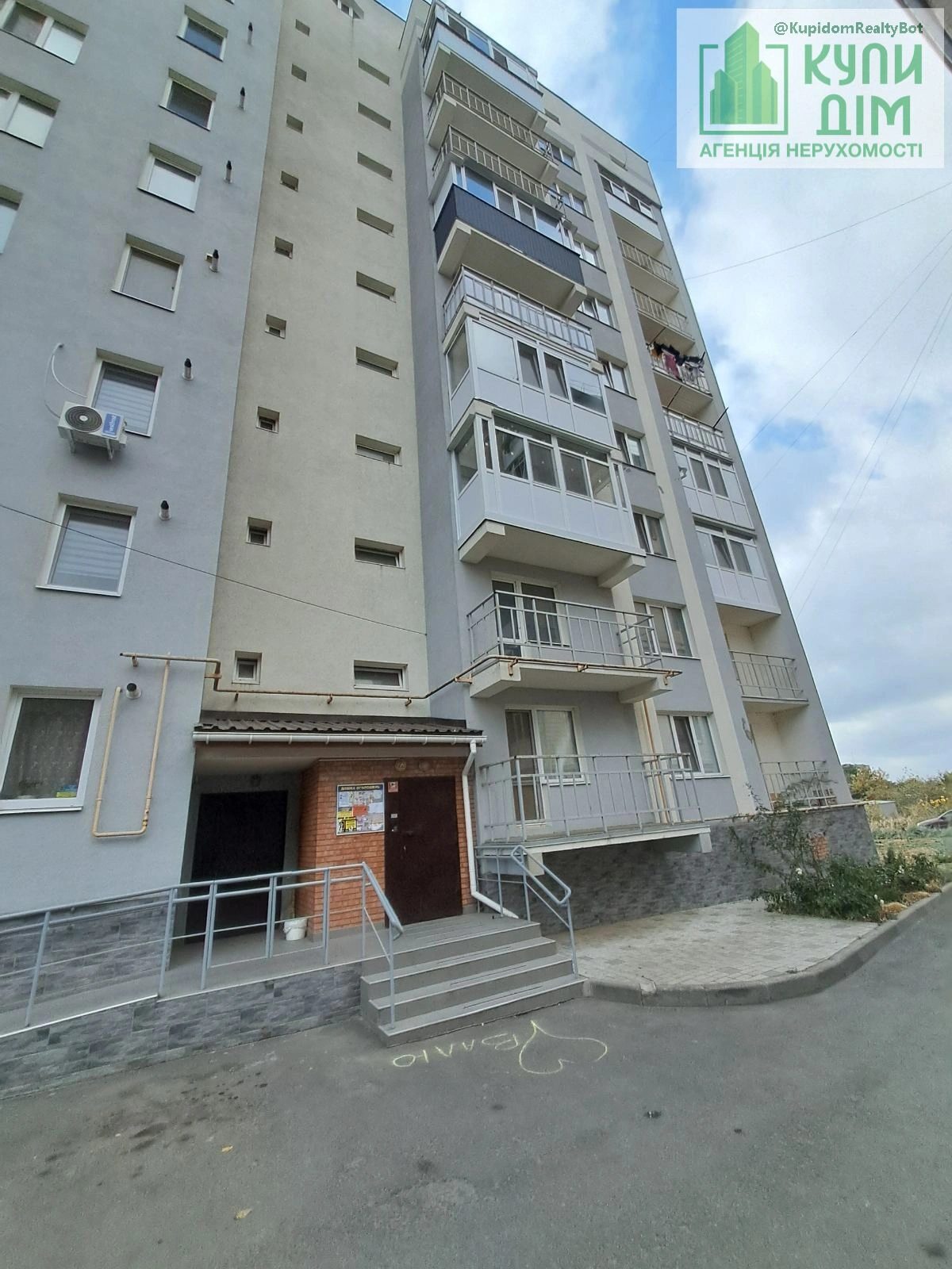 Apartments for sale 1 room, 40 m², 4th fl./9 floors. 24, Zhadova vul., Kropyvnytskyy. 