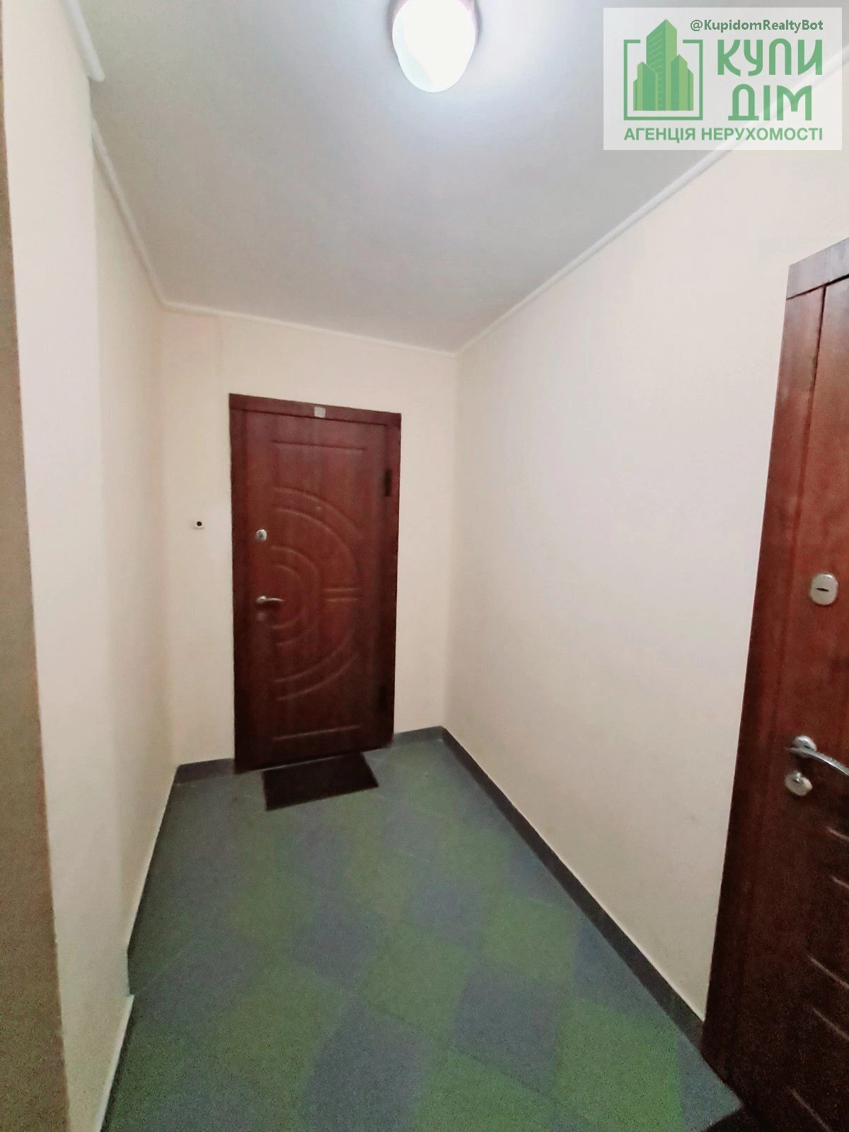 Apartments for sale 1 room, 40 m², 4th fl./9 floors. 24, Zhadova vul., Kropyvnytskyy. 