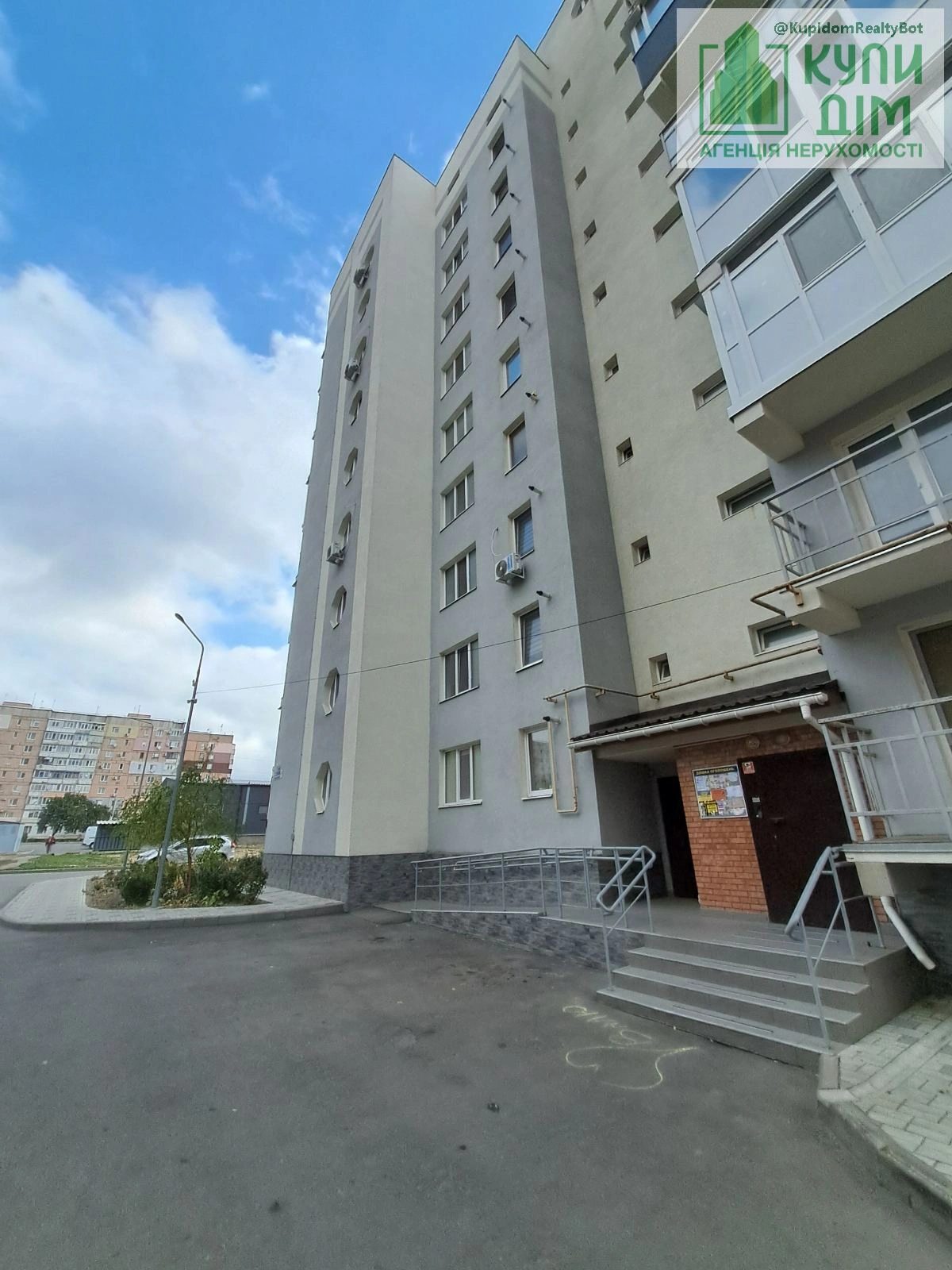 Apartments for sale 1 room, 40 m², 4th fl./9 floors. 24, Zhadova vul., Kropyvnytskyy. 