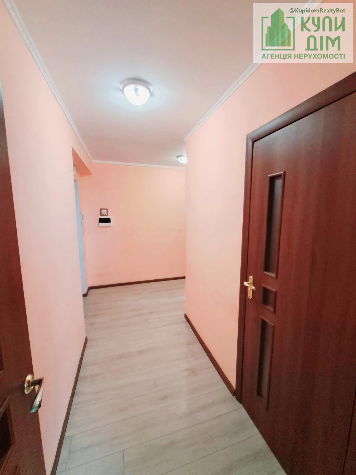 Apartments for sale 1 room, 40 m², 4th fl./9 floors. 24, Zhadova vul., Kropyvnytskyy. 