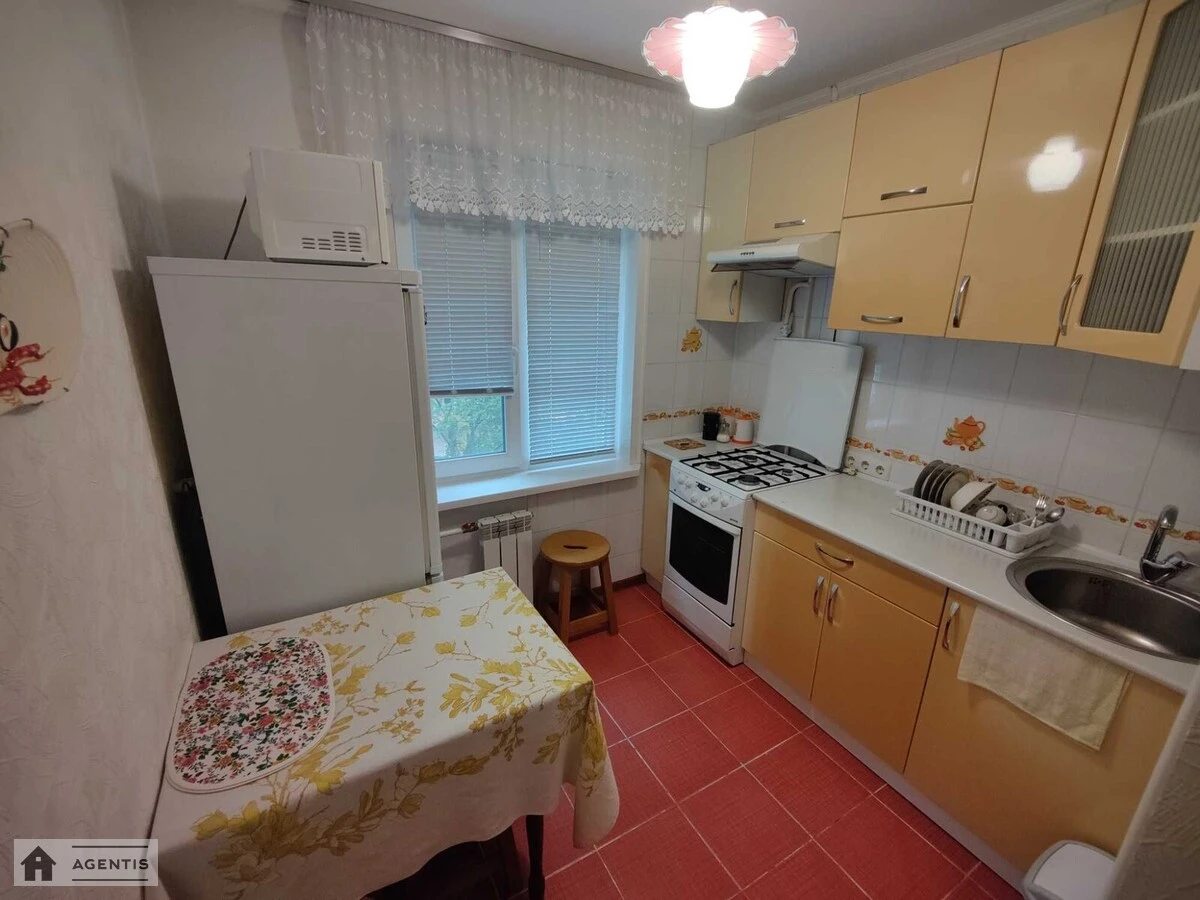 Здам квартиру 1 кімната, 34 m², 3 пов./9 поверхів. 14, Миколи Ушакова вул., Київ. 