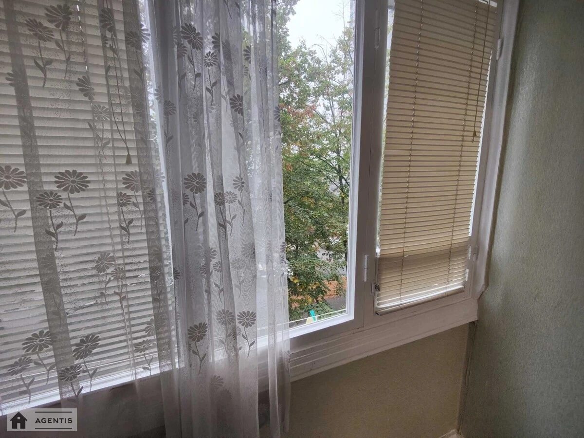 Здам квартиру 1 кімната, 34 m², 3 пов./9 поверхів. 14, Миколи Ушакова вул., Київ. 