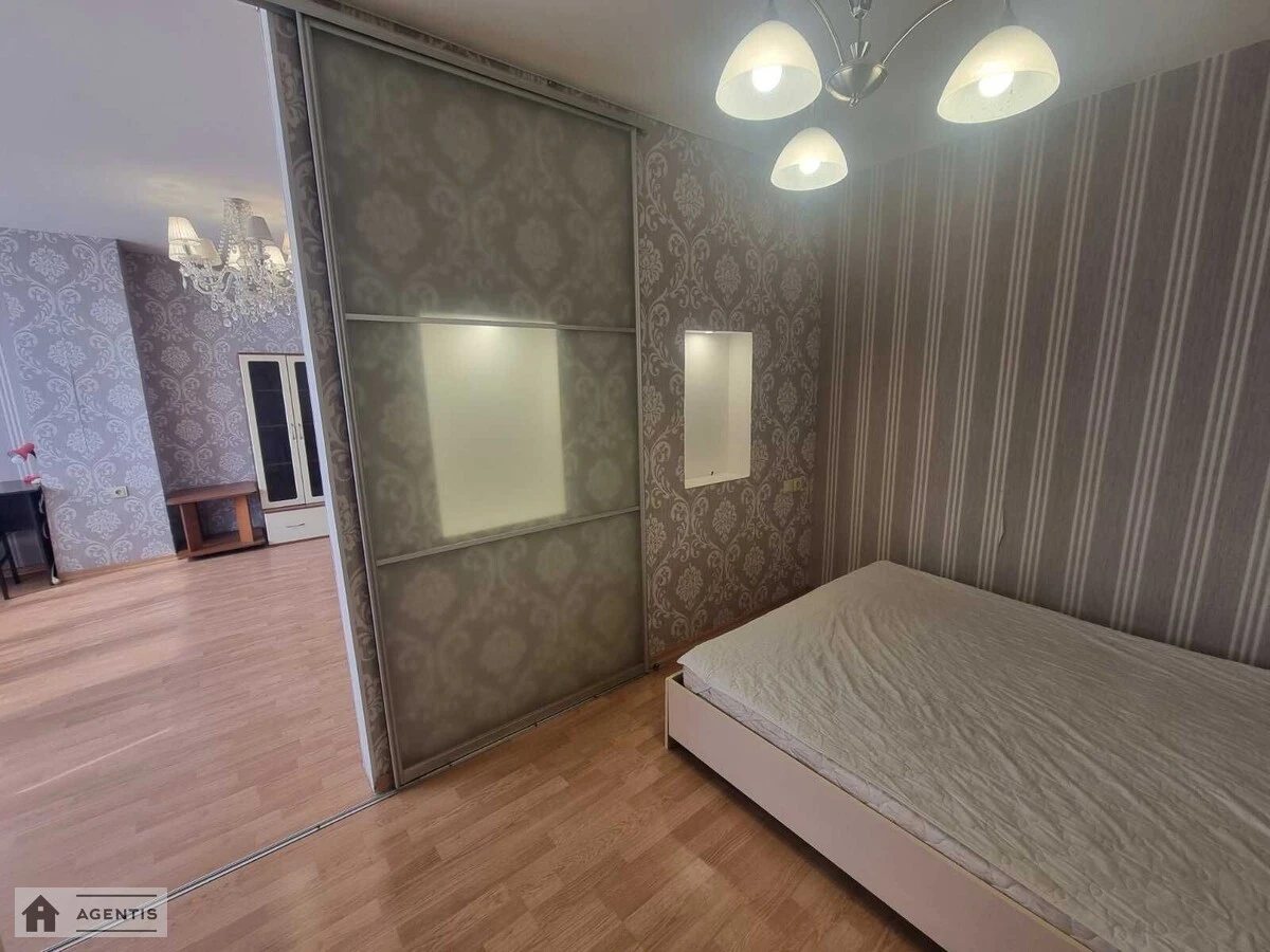 Apartment for rent 3 rooms, 95 m², 11th fl./25 floors. 1, Vadyma Hetmana vul., Kyiv. 