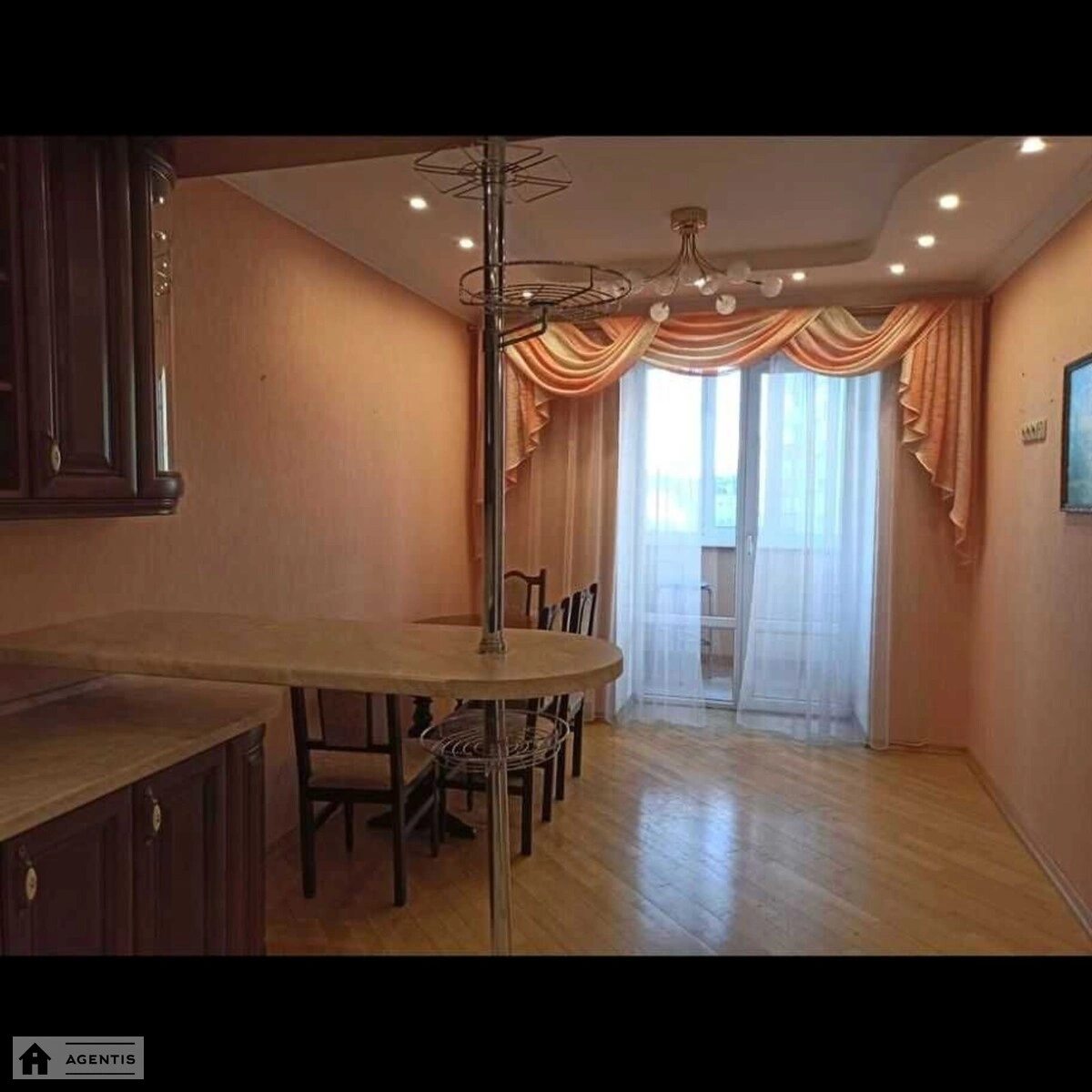 Apartment for rent 2 rooms, 63 m², 6th fl./16 floors. Mykoly Holeho vul. Lebedyeva-Kumacha, Kyiv. 