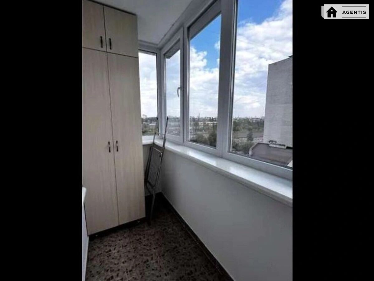 Сдам квартиру 2 комнаты, 65 m², 7 эт./24 этажа. 9, Сімї Стешенків вул. (Тимофія Строкача), Киев. 