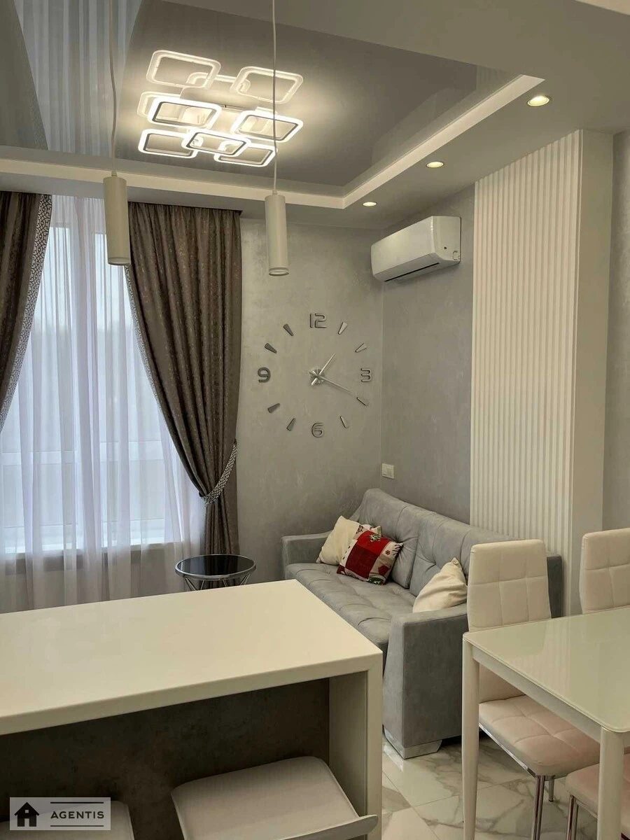 Сдам квартиру 3 комнаты, 80 m², 13 эт./24 этажа. Надднепрянское, Киев. 