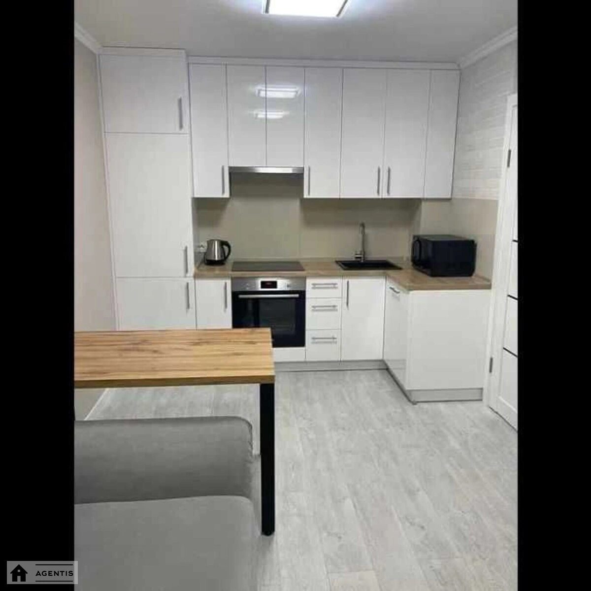 Сдам квартиру 2 комнаты, 42 m², 3 эт./7 этажей. Стеценка, Киев. 