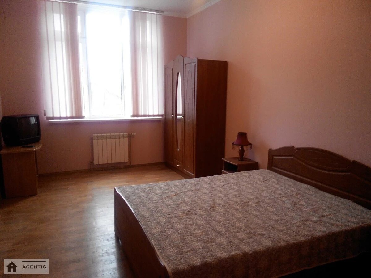 Сдам квартиру 2 комнаты, 90 m², 2 эт./22 этажа. 10, Гната Хоткевича вул. (Червоногвардійська), Киев. 