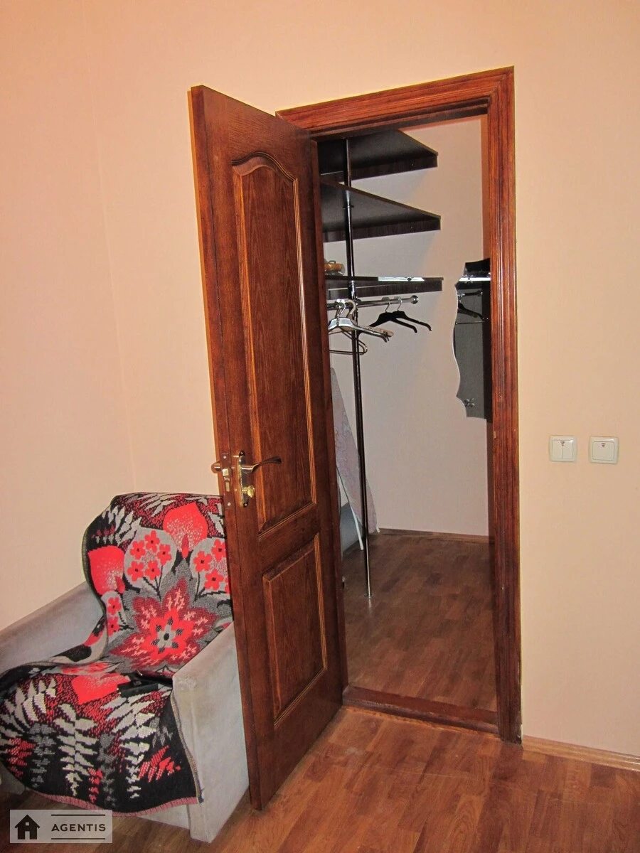 Apartment for rent 2 rooms, 90 m², 2nd fl./22 floors. 10, Hnata Khotkevycha vul. Chervonohvardiyska, Kyiv. 