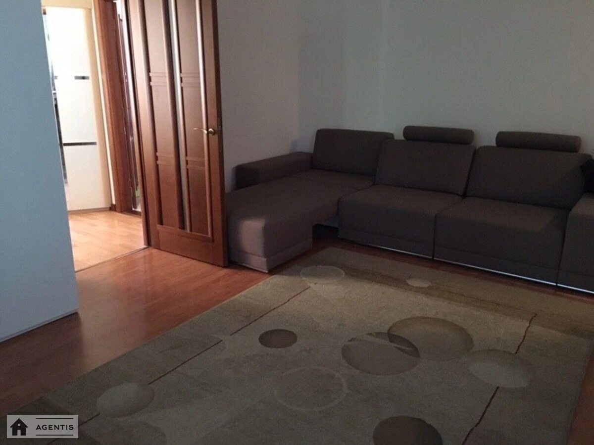 Apartment for rent 2 rooms, 51 m², 3rd fl./5 floors. 1, Gospitalniy 1, Kyiv. 