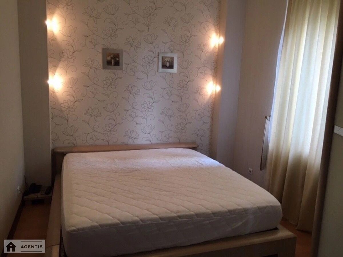 Apartment for rent 2 rooms, 51 m², 3rd fl./5 floors. 1, Gospitalniy 1, Kyiv. 