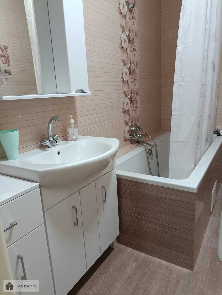 Сдам квартиру 1 комната, 65 m², 23 эт./25 этажей. 13, Єлизавети Чавдар вул., Киев. 