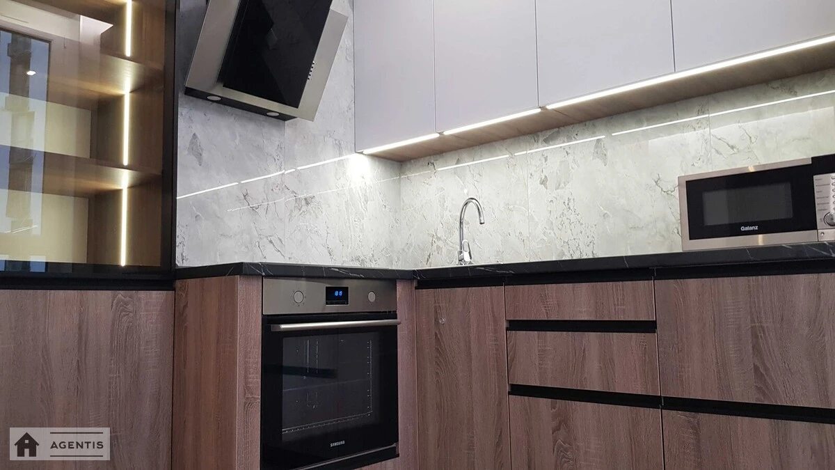 Сдам квартиру 1 комната, 45 m², 17 эт./24 этажа. 7, Богдановская 7, Киев. 