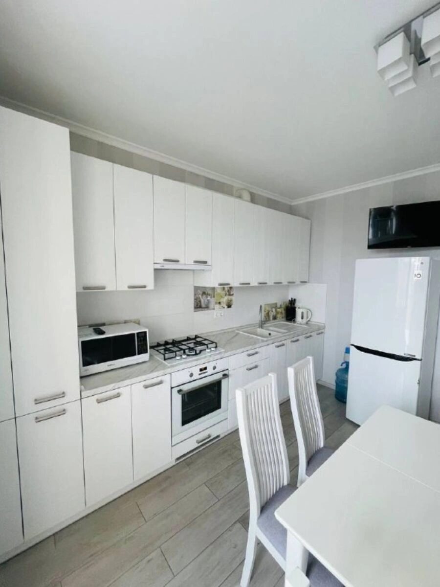 Сдам квартиру 2 комнаты, 40 m², 8 эт./10 этажей. 54, Метрологическая 54, Киев. 