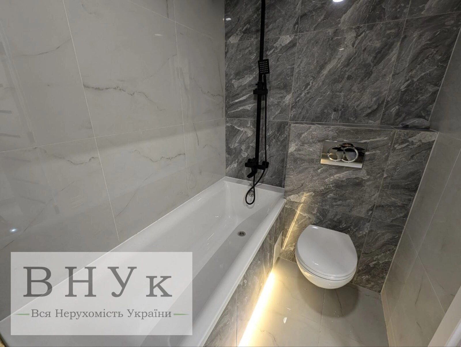 Apartments for sale 1 room, 35 m², 4th fl./4 floors. Petrykivska , Ternopil. 