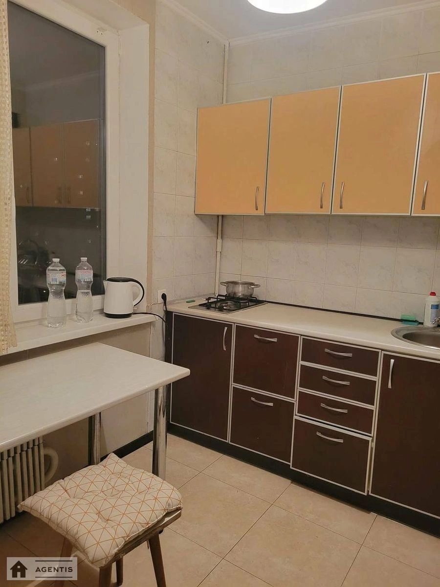 Сдам квартиру 1 комната, 32 m², 8 эт./24 этажа. 2, Михайла Донця вул., Киев. 