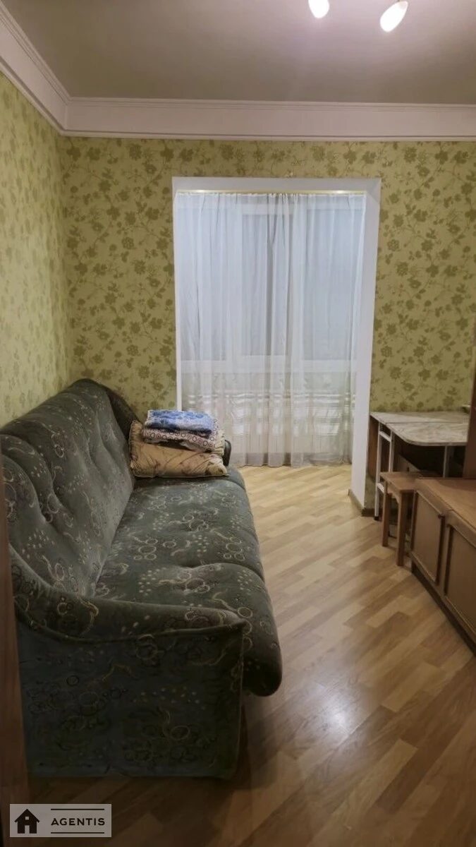 Здам квартиру 3 кімнати, 50 m², 4 пов./9 поверхів. Дніпровська набережна, Київ. 