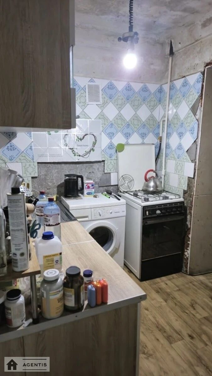 Здам квартиру 3 кімнати, 50 m², 4 пов./9 поверхів. Дніпровська набережна, Київ. 