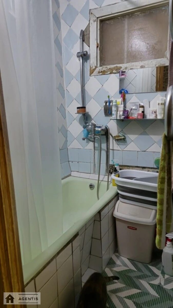 Здам квартиру 3 кімнати, 50 m², 4 пов./9 поверхів. Дніпровська набережна, Київ. 