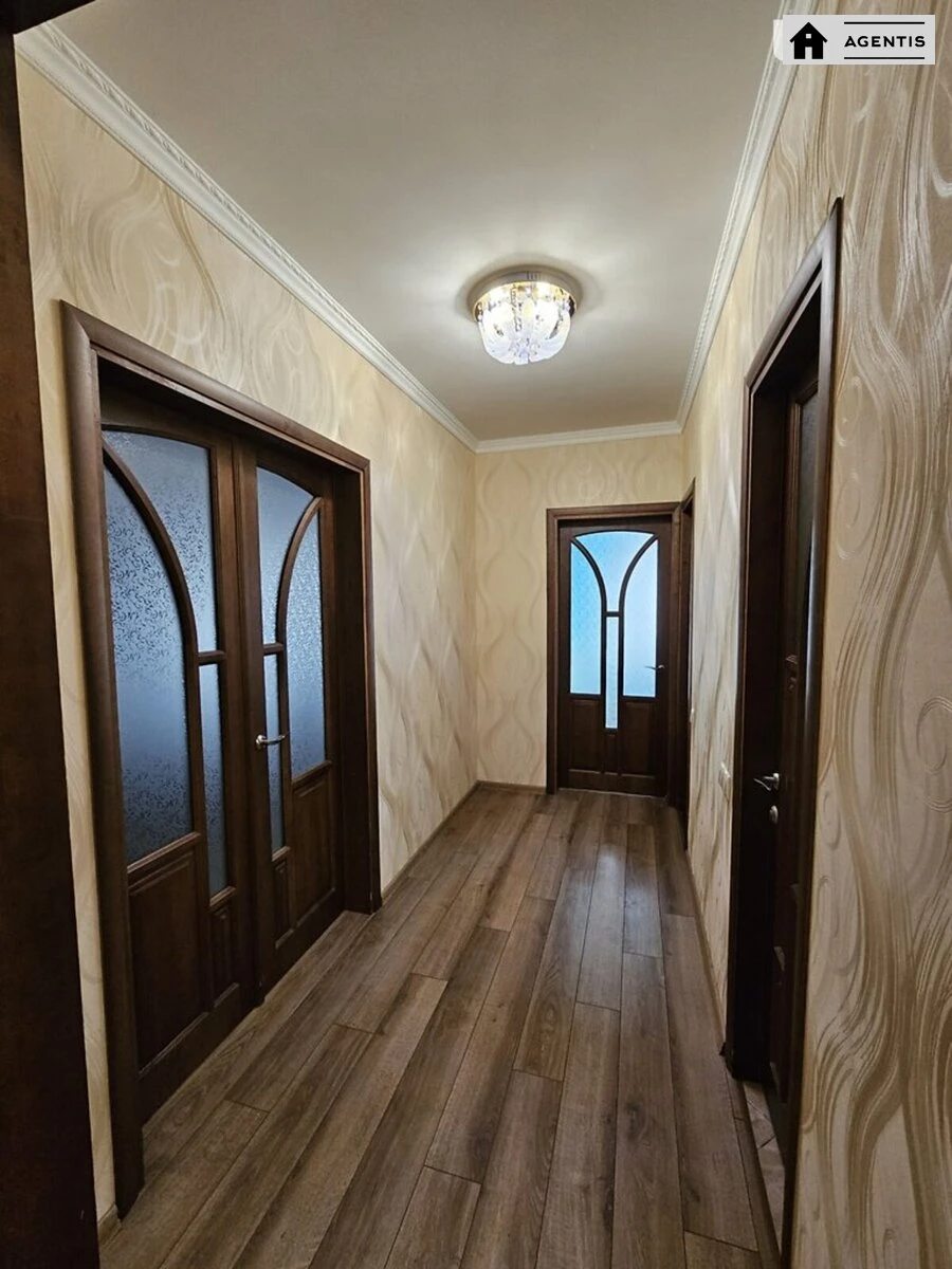 Сдам квартиру 2 комнаты, 75 m², 16 эт./25 этажей. 38, Урловская 38, Киев. 