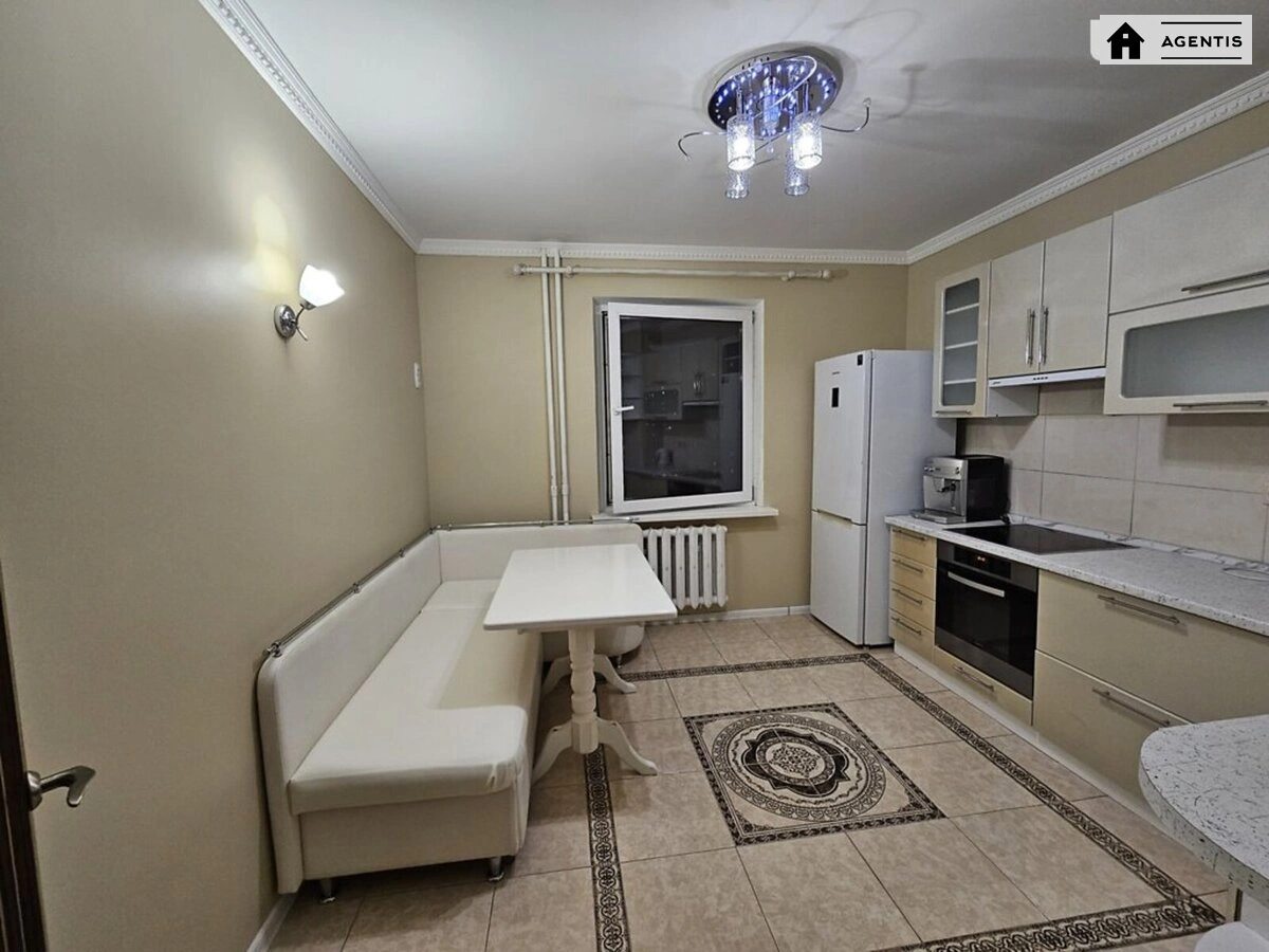 Сдам квартиру 2 комнаты, 75 m², 16 эт./25 этажей. 38, Урловская 38, Киев. 