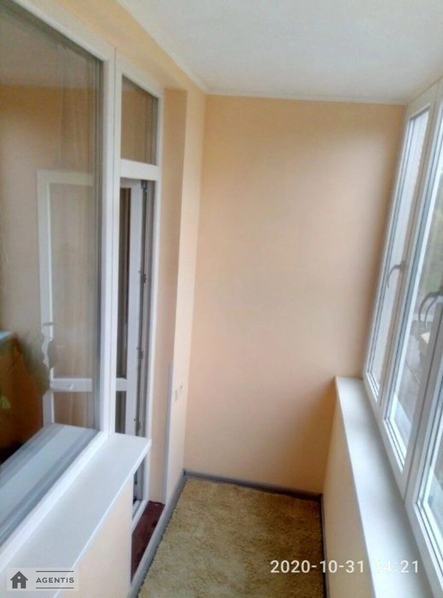 Сдам квартиру 1 комната, 30 m², 4 эт./26 этажей. Полевая, Киев. 