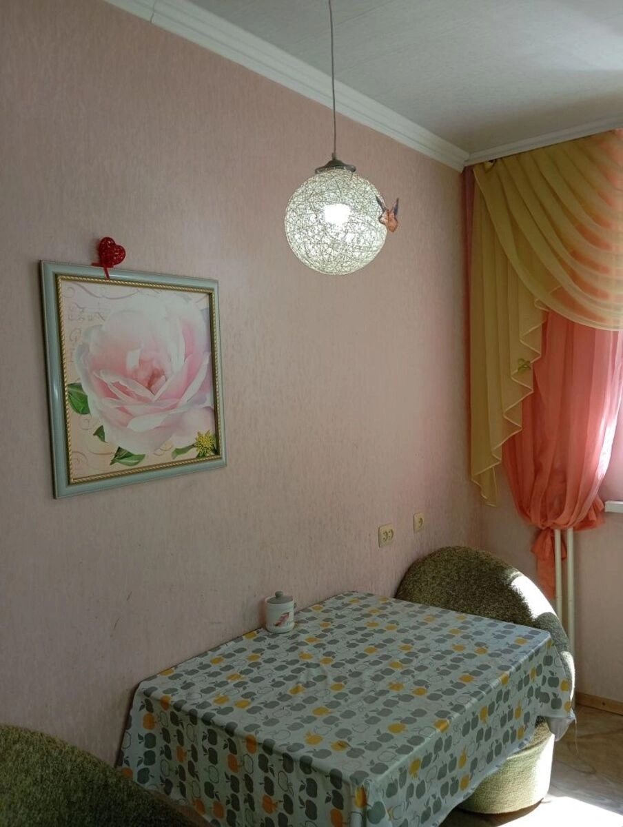 Apartments for sale 3 rooms, 87 m², 2nd fl./5 floors. Фортечний (кіровський), Kropyvnytskyy. 