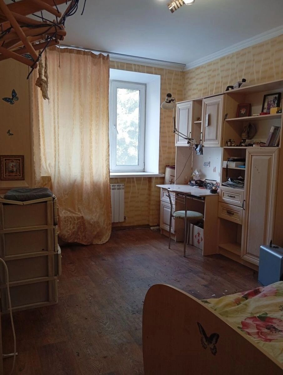 Продаж квартири 3 кімнати, 87 m², 2 пов./5 поверхів. Фортечний (кіровський), Кропивницький. 