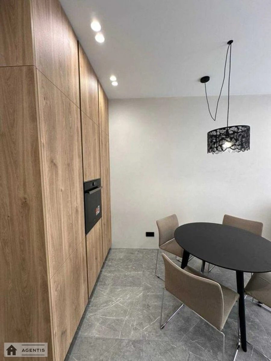 Сдам квартиру 1 комната, 50 m², 5 эт./8 этажей. Бульварно-Кудрявська вул. (Воровського), Киев. 