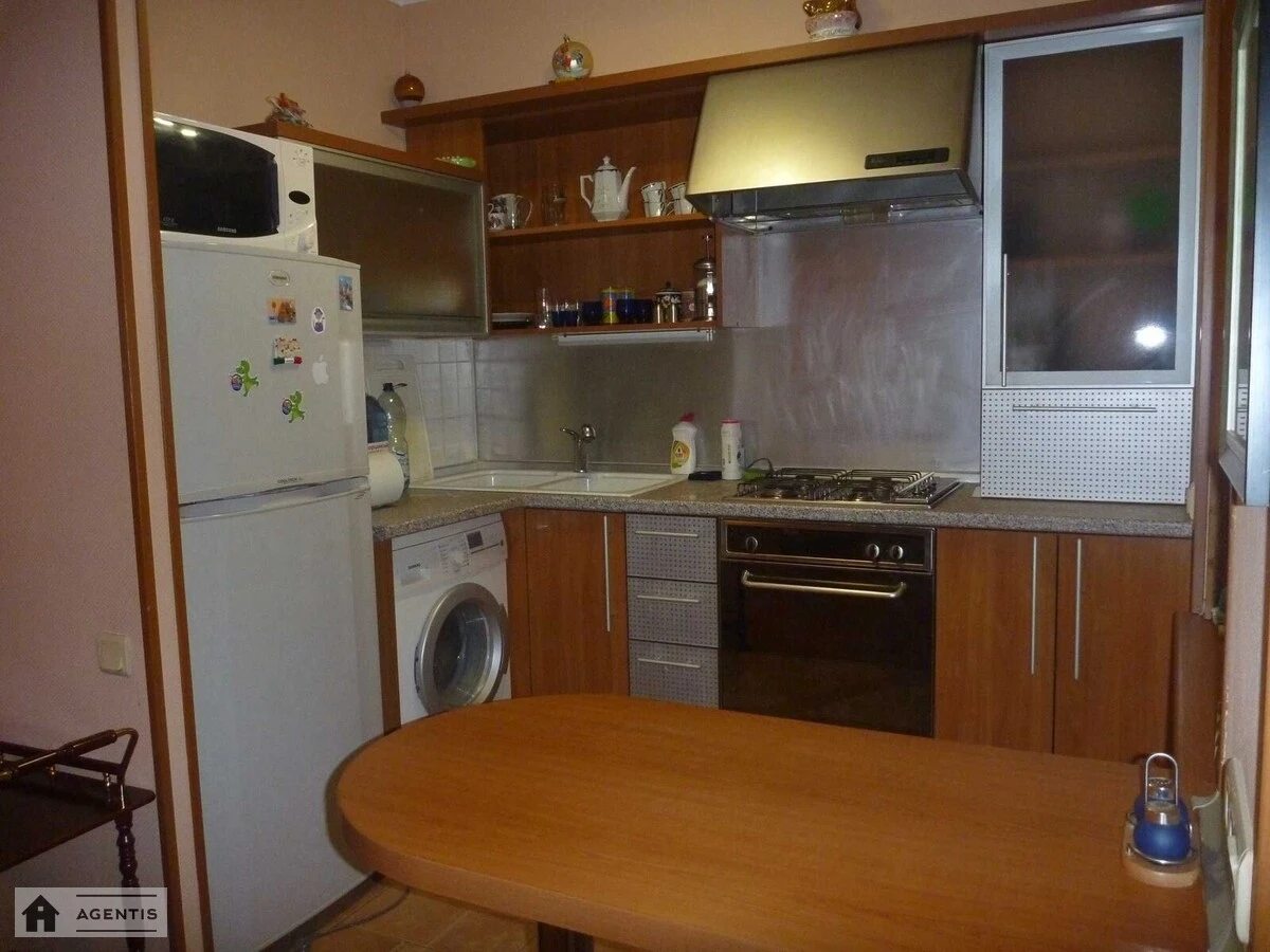 Сдам квартиру 1 комната, 40 m², 3 эт./9 этажей. Дарвина, Киев. 