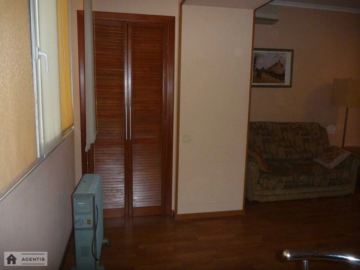 Сдам квартиру 1 комната, 40 m², 3 эт./9 этажей. Дарвина, Киев. 