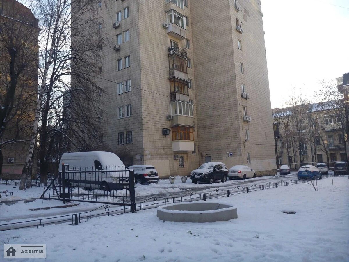 Сдам квартиру 1 комната, 40 m², 3 эт./9 этажей. Дарвина, Киев. 