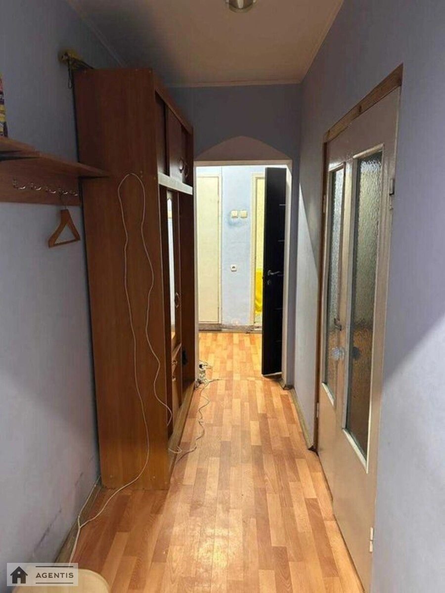 Сдам квартиру 3 комнаты, 90 m², 8 эт./10 этажей. 14, Радунская 14, Киев. 