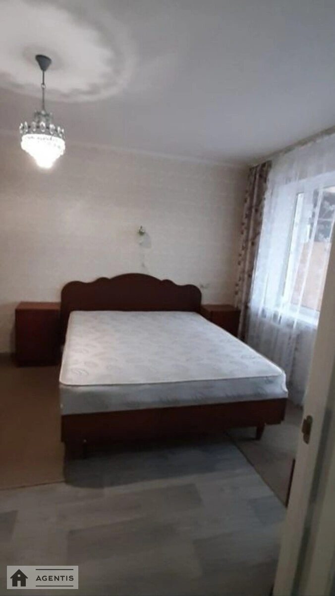 Сдам квартиру 2 комнаты, 49 m², 3 эт./9 этажей. 20, Лесной 20, Киев. 