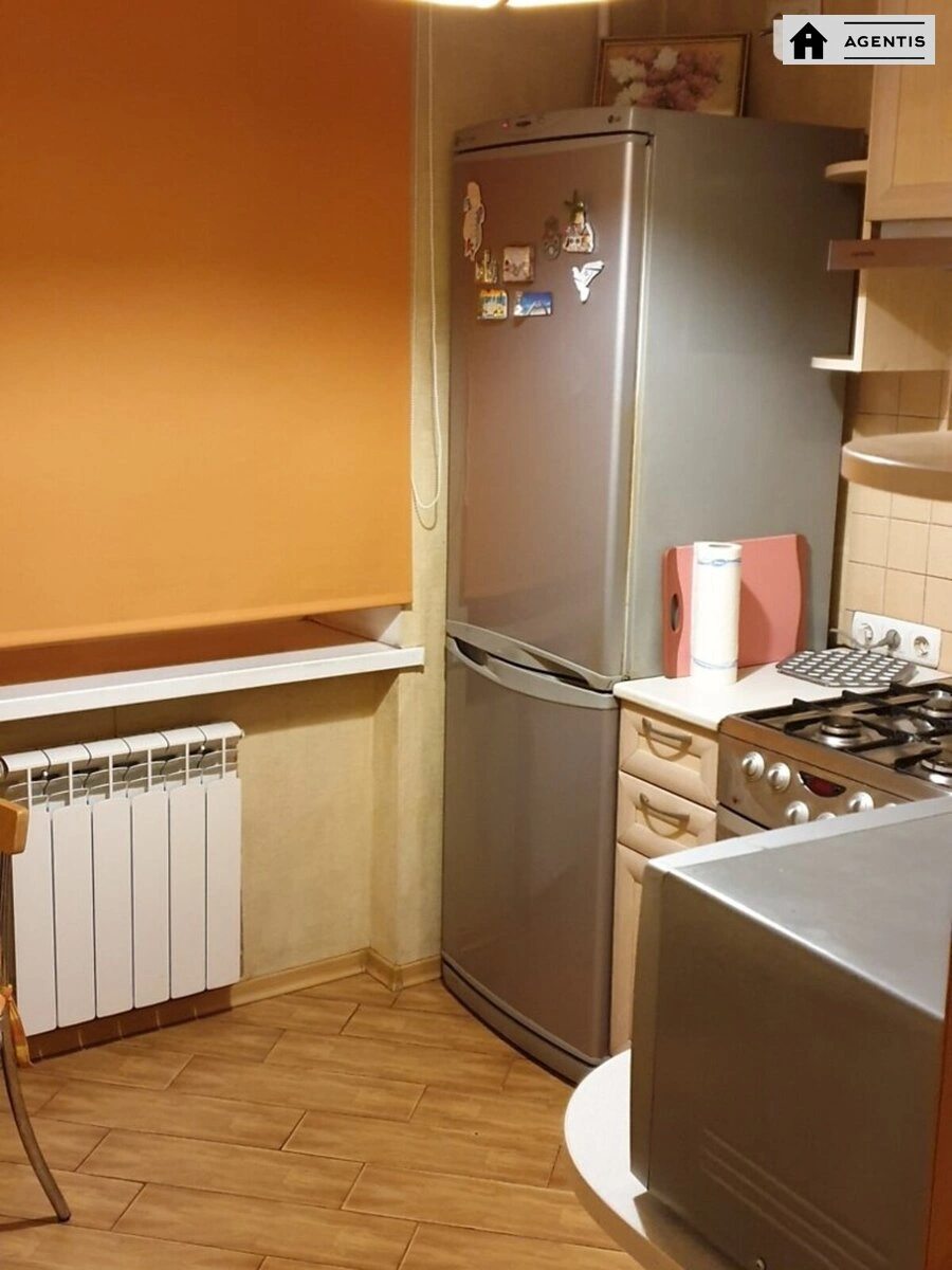 Здам квартиру 2 кімнати, 47 m², 2 пов./5 поверхів. 6, Миколи Міхновського бульв. (Дружби Народів), Київ. 